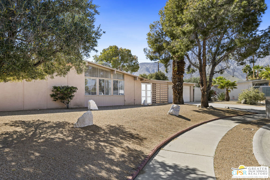 889 Janet Circle