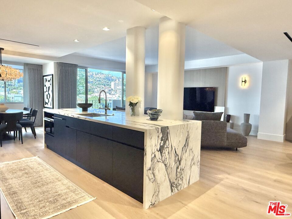 818 Doheny Drive