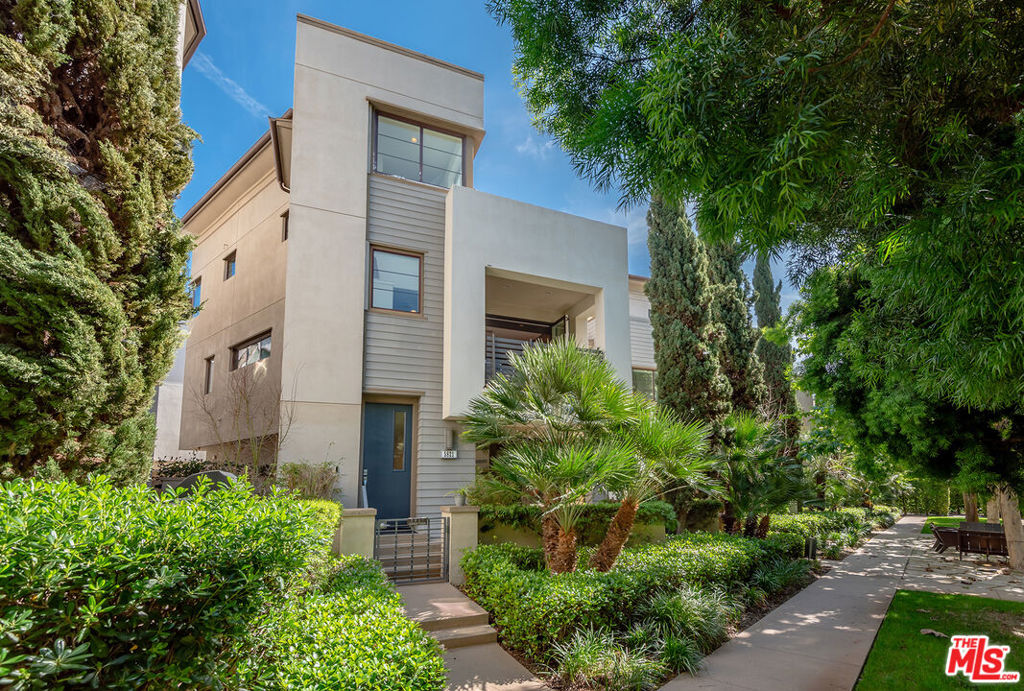 5821 Lantern Court
