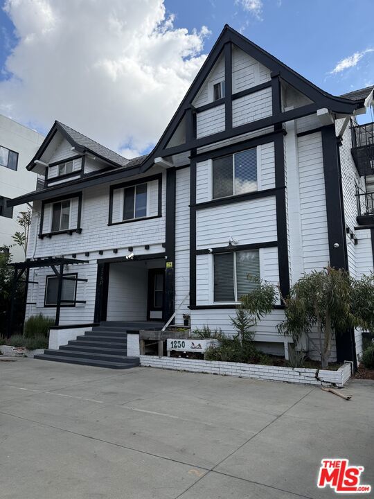 1250 Magnolia Avenue