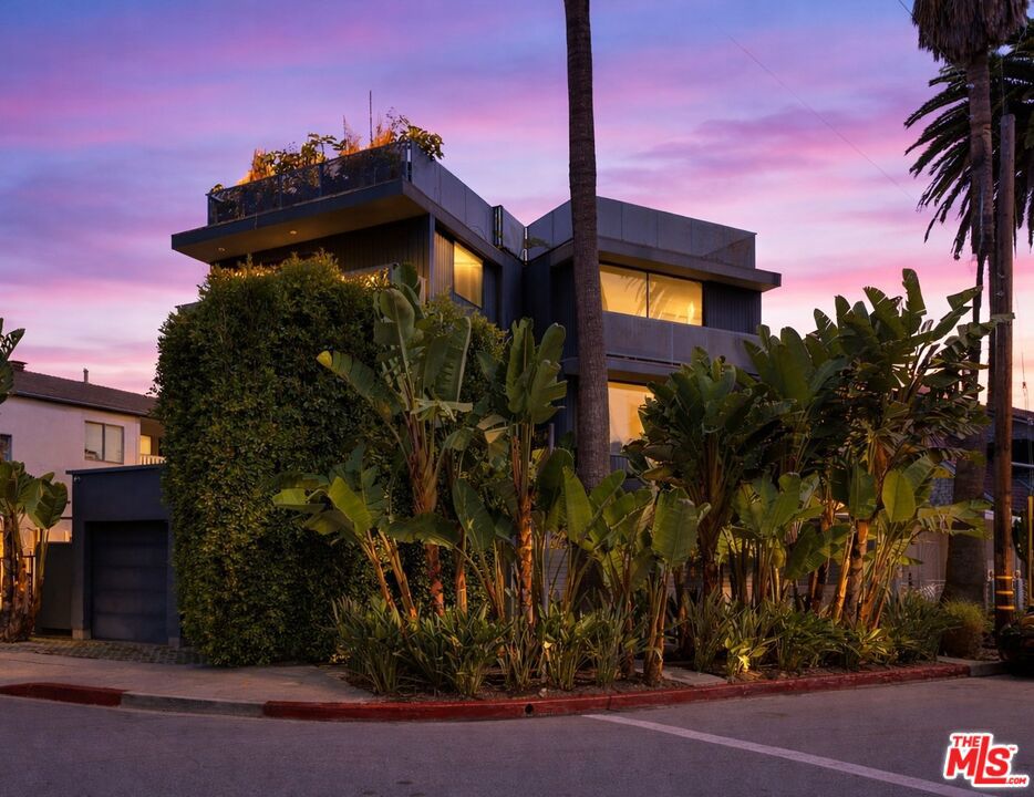 407 Rialto Avenue