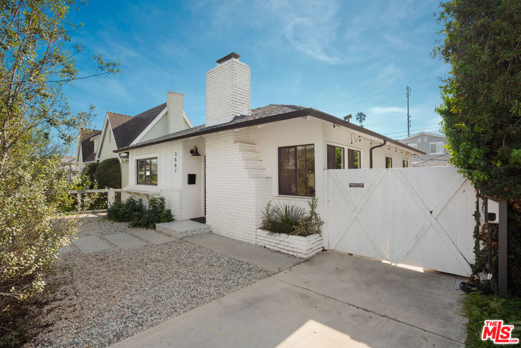 3667 Greenfield Avenue