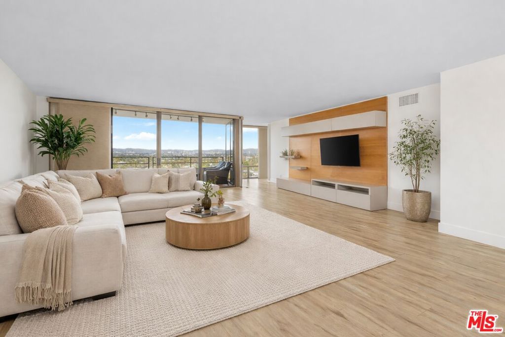 4316 Marina City Dr