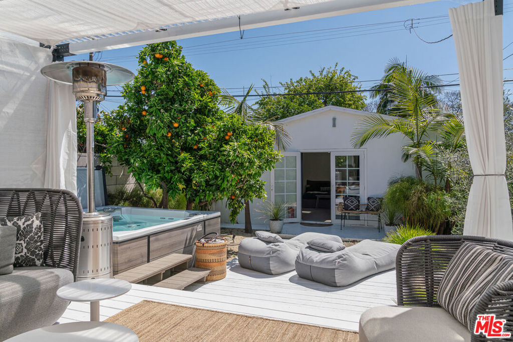 814 Angelus Place