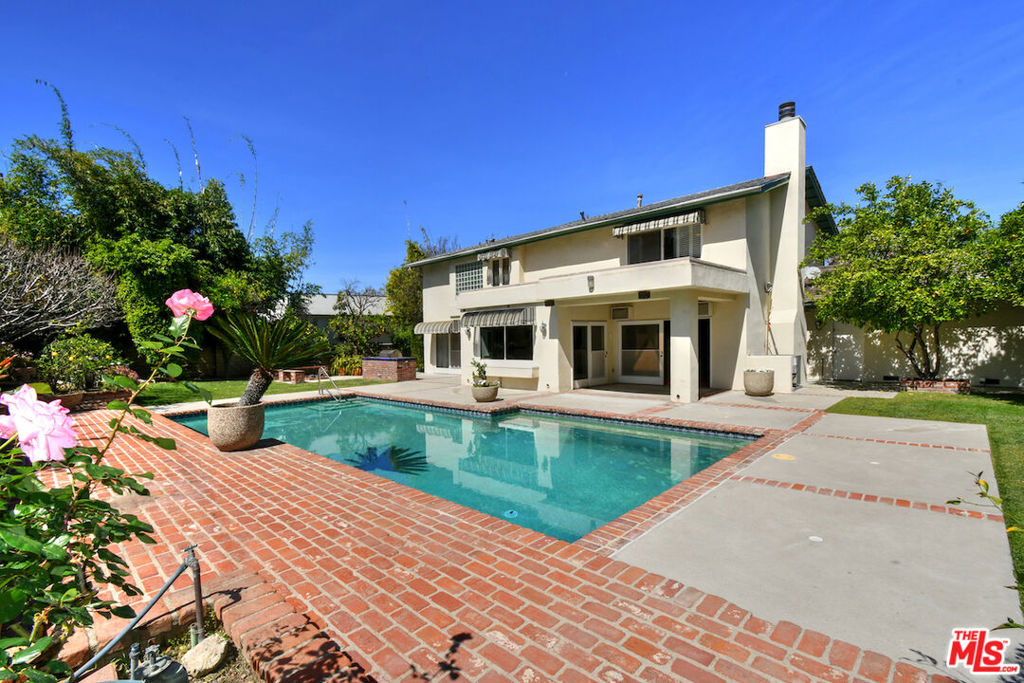 17616 Corinthian Drive