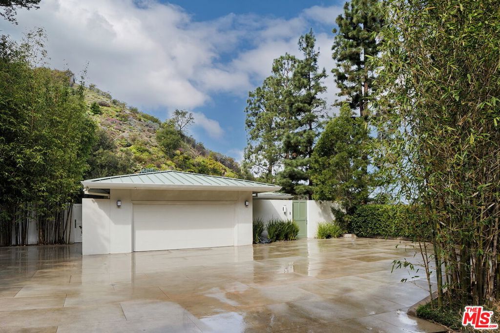 1726 Stone Canyon Road