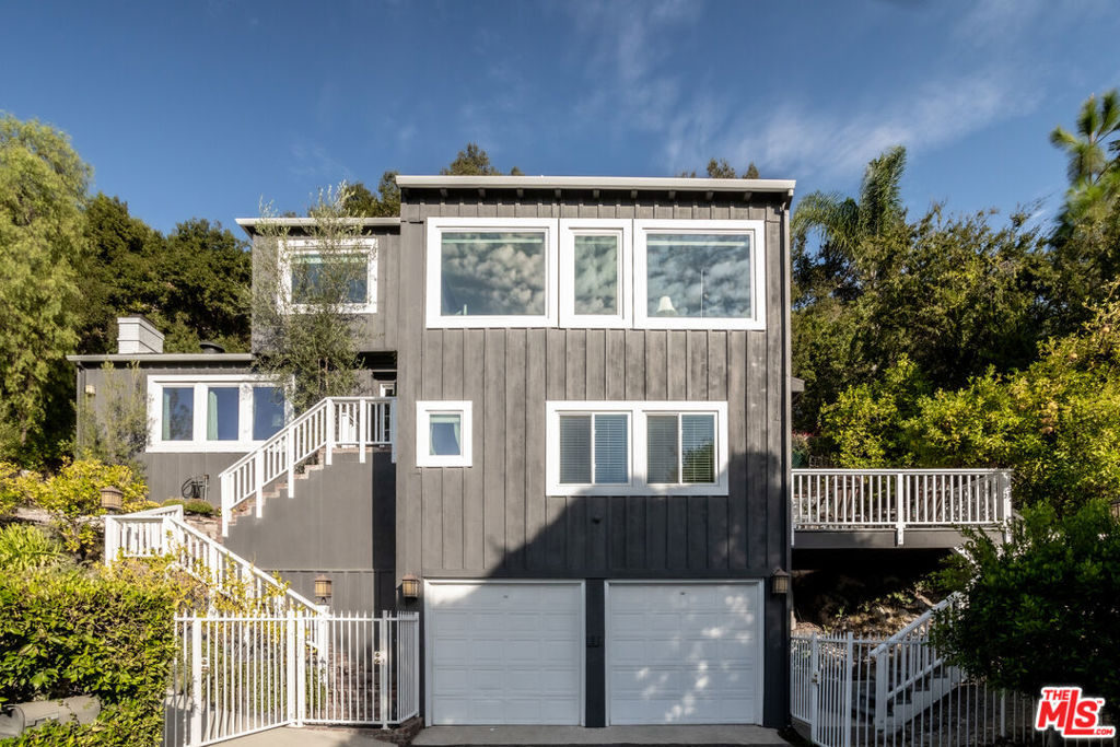 3835 Fairway Avenue