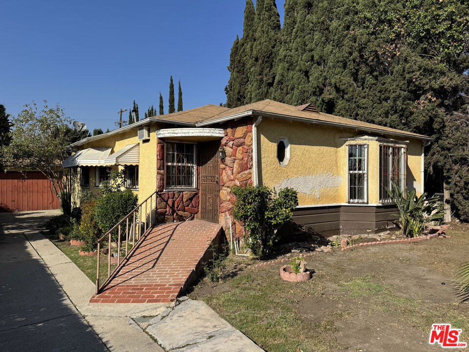 4915 Gambier Street