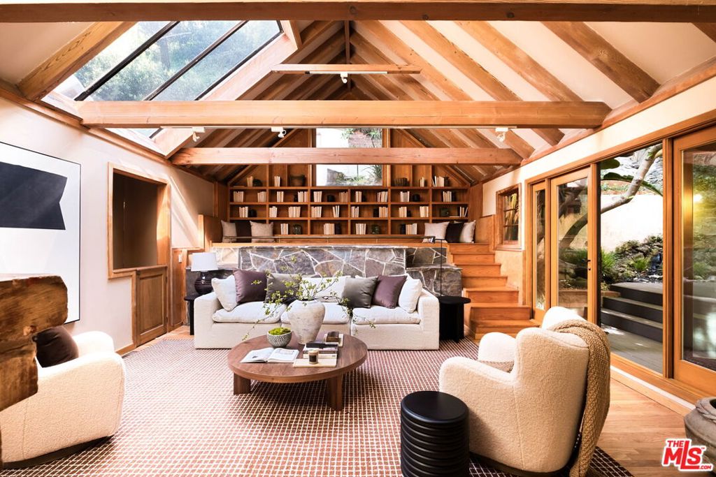 2030 Benedict Canyon Drive
