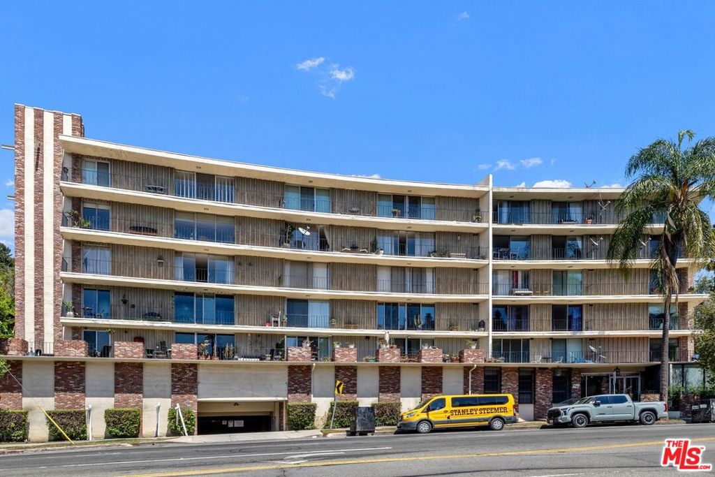 2260 Cahuenga Boulevard