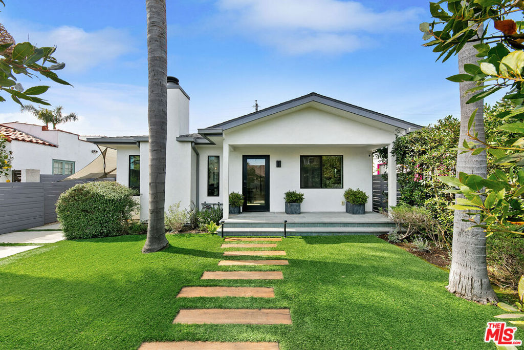 1025 Nowita Place