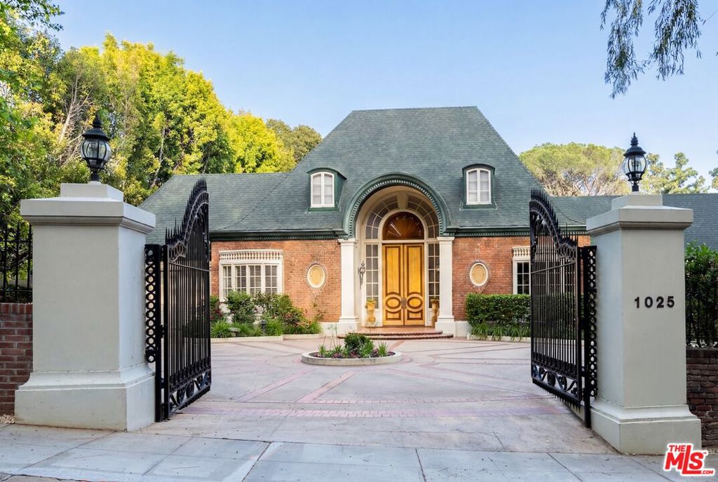 1025 Crescent Drive
