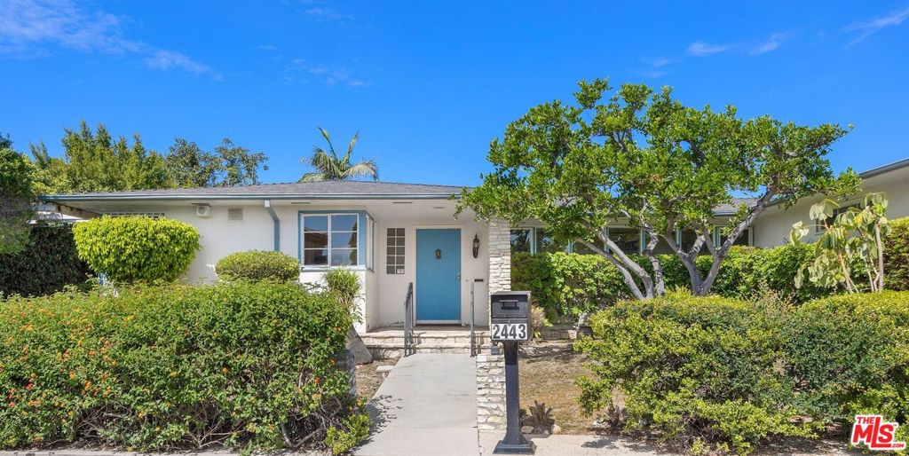 2443 Creston Way