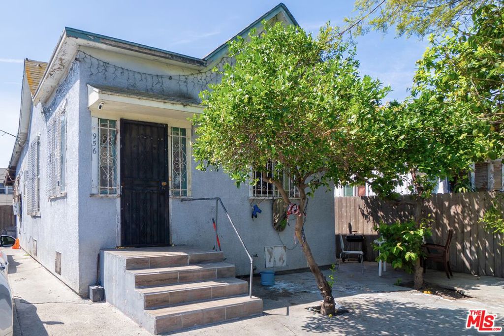 956 33rd Street