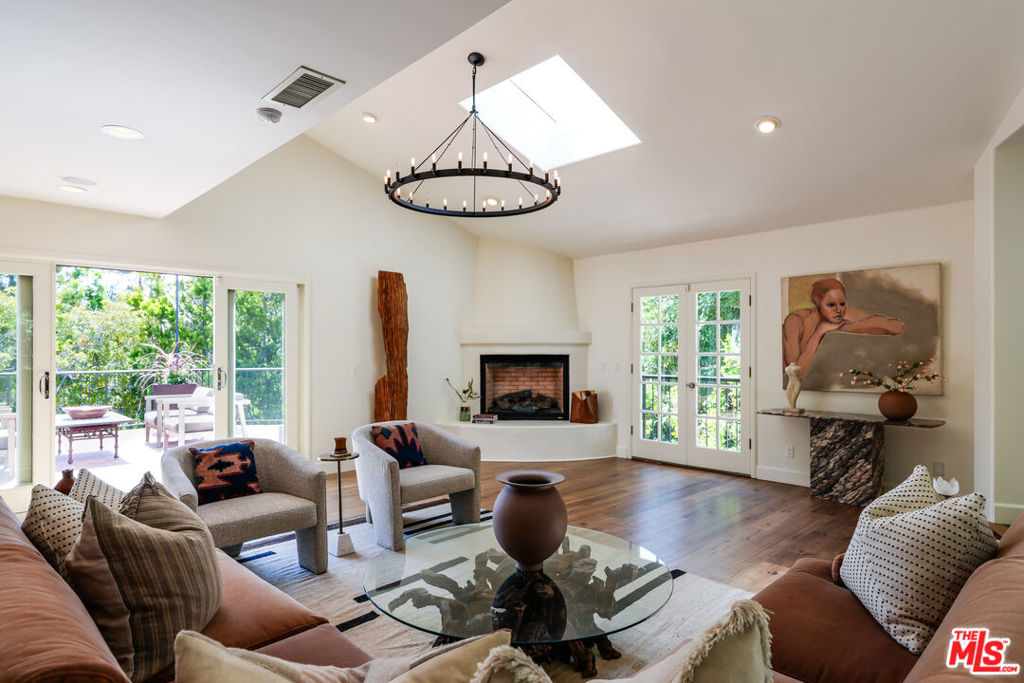 2216 Live Oak Drive