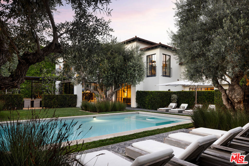1005 Benedict Canyon Drive