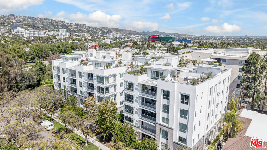 450 Palm Drive