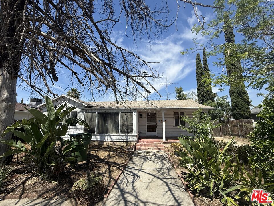 11229 Saticoy Street