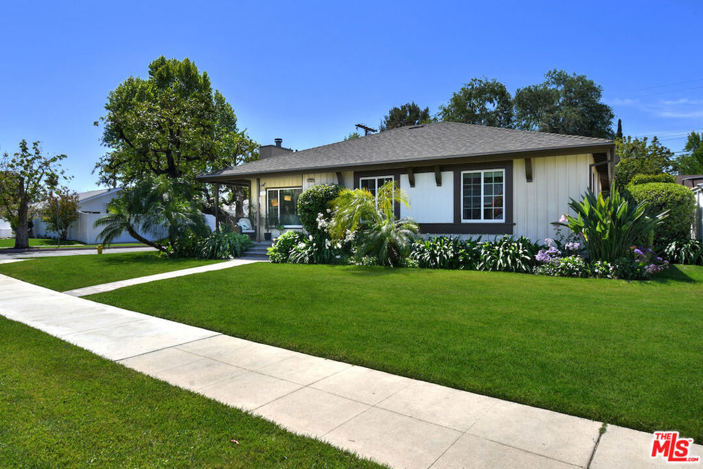 22232 Kittridge Street