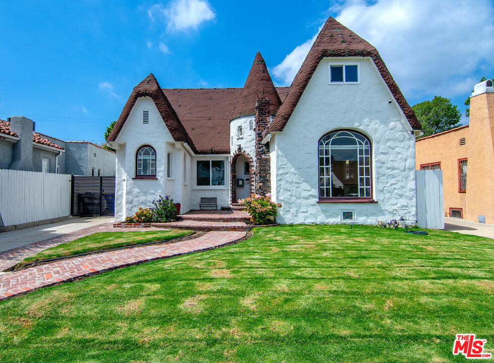1543 Crest Drive