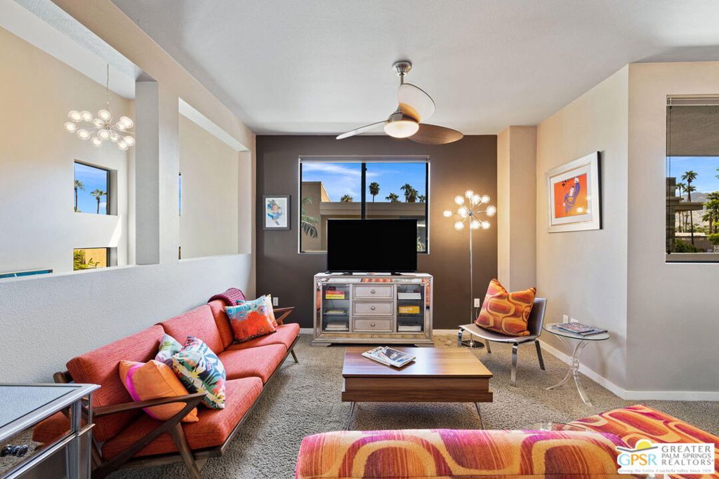 930 Palm Canyon