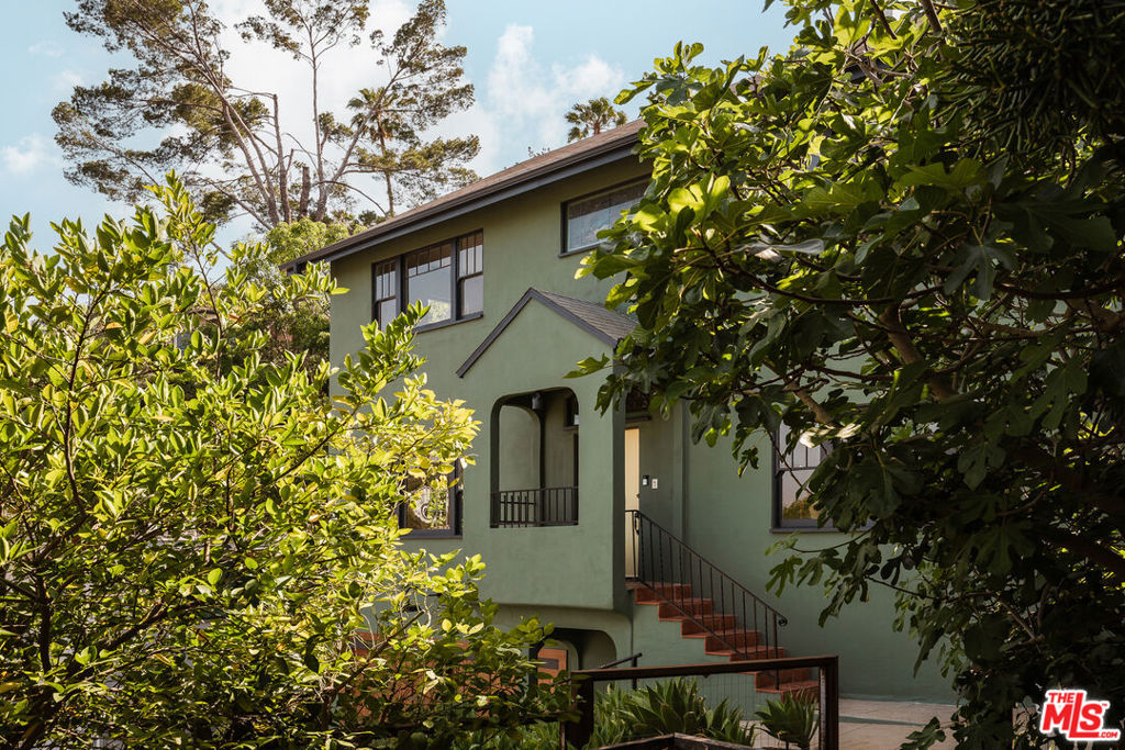 2516 Ivan Hill Terrace