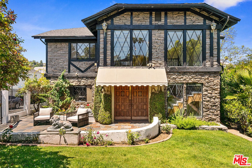 2402 Hollyridge Drive