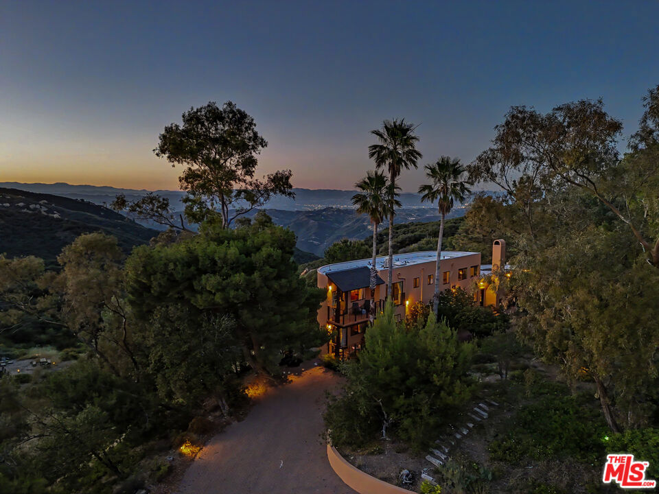 22067 Saddle Peak Road