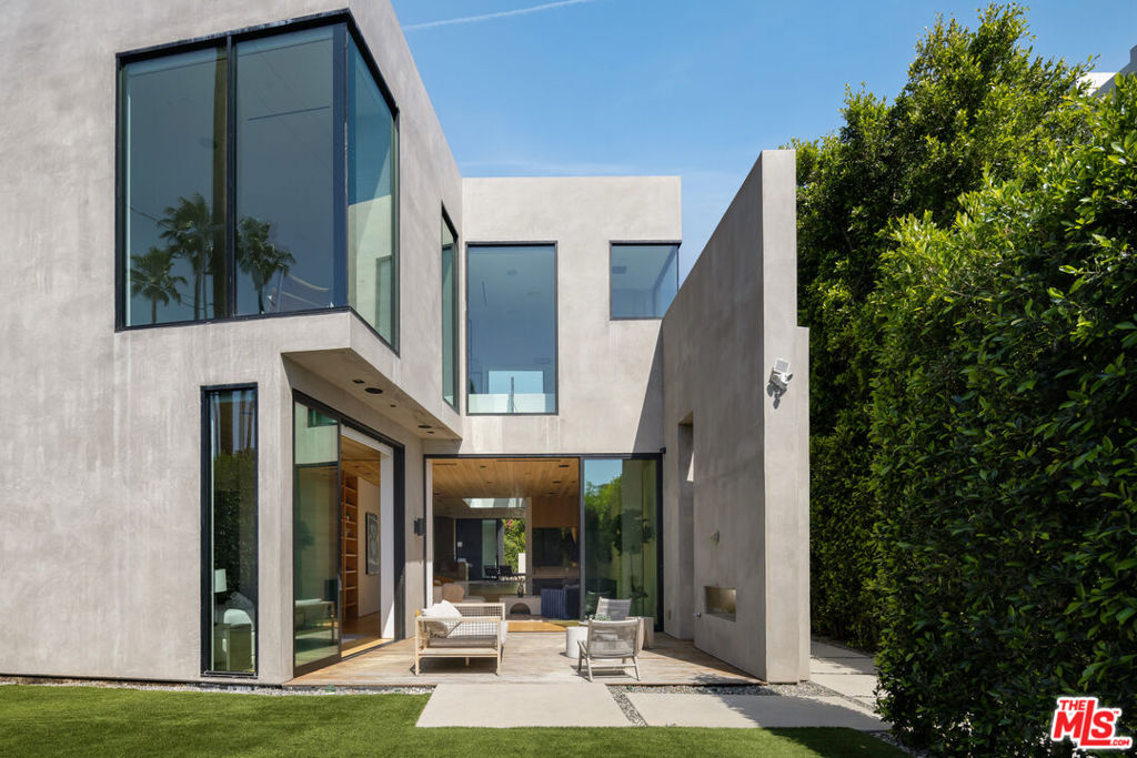 952 Laurel Avenue