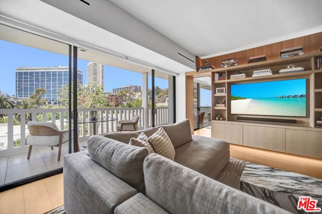 999 Doheny Drive