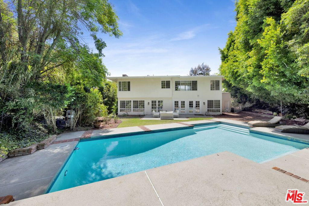2460 Pesquera Drive