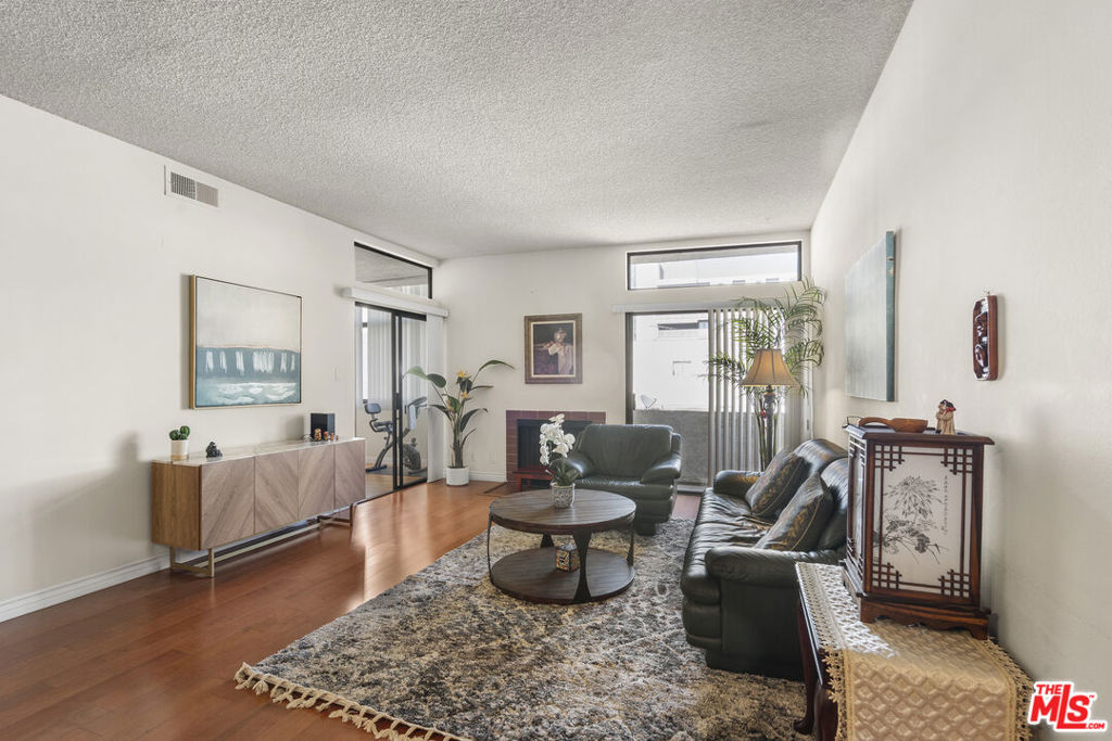 729 Hobart Boulevard