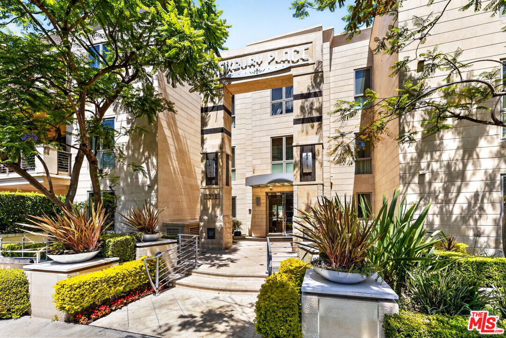 1318 Roxbury Drive