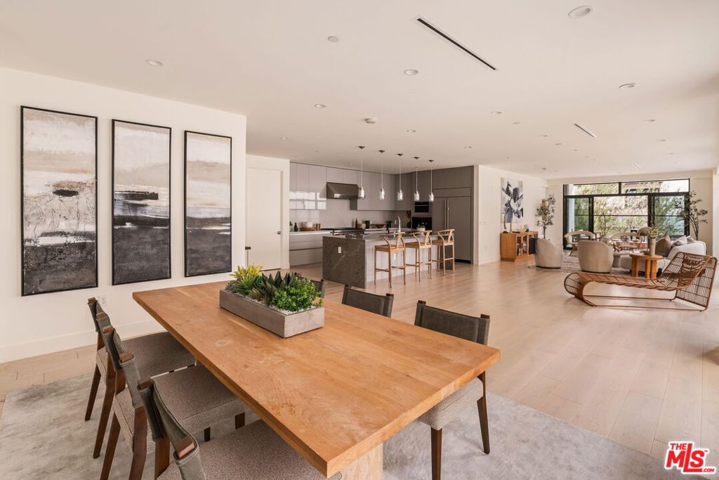 425 Palm Drive