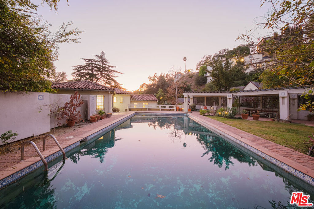 3015 Beachwood Drive