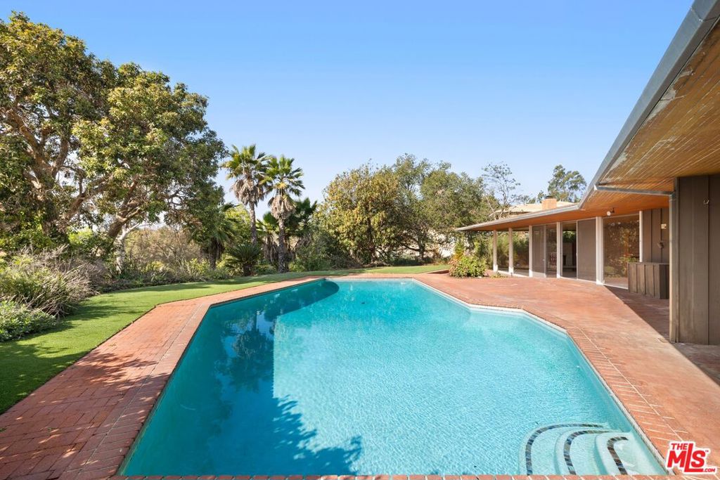 590 Tigertail Road