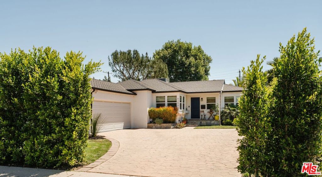 6200 Topeka Drive