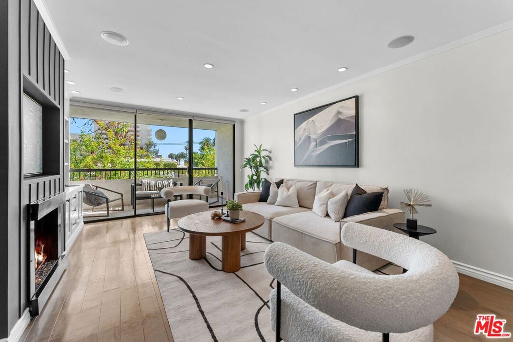 906 Doheny Drive