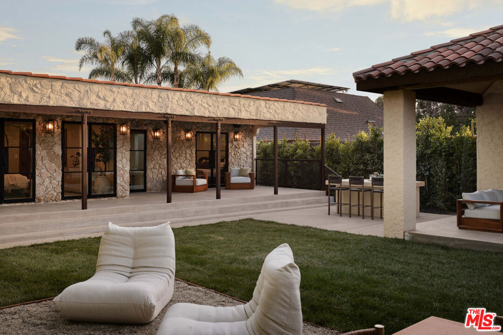 6255 Del Valle Drive