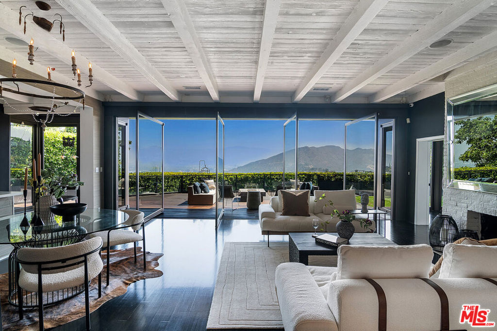 7318 Pacific View Drive