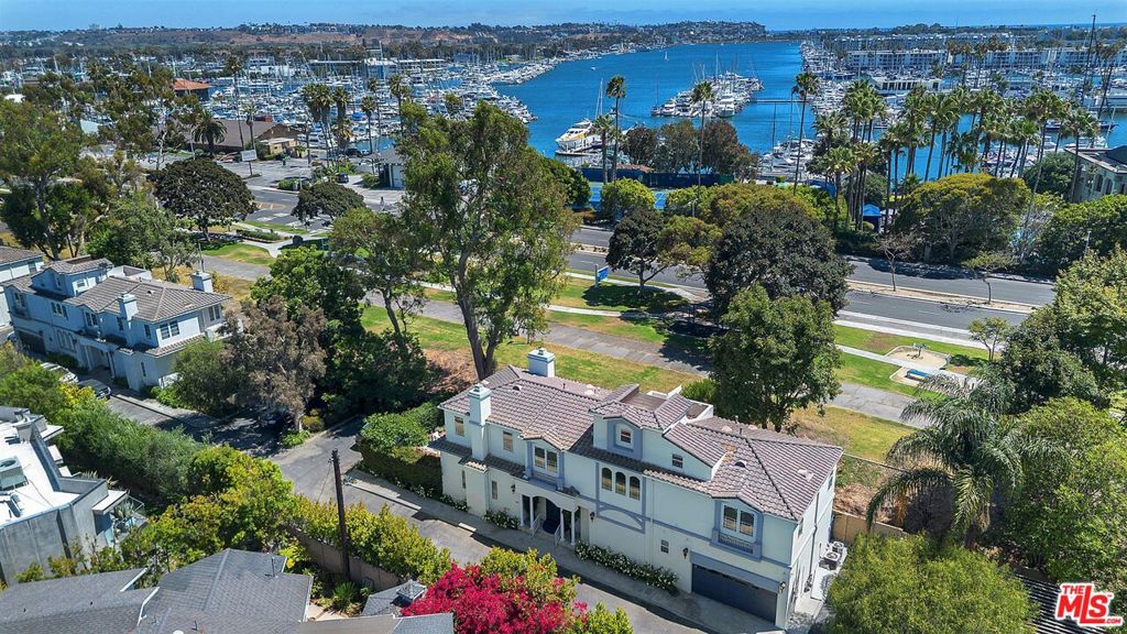 928 Harbor Crossing Lane