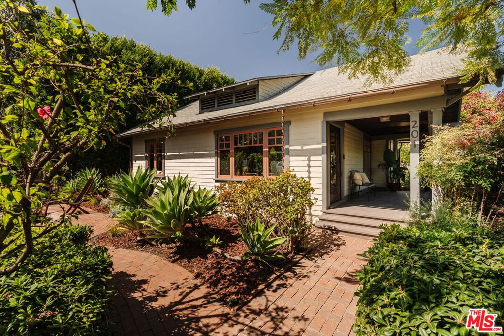201 Avenue 52