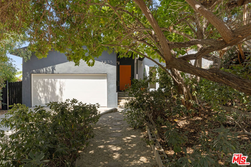 1835 Avenue 55