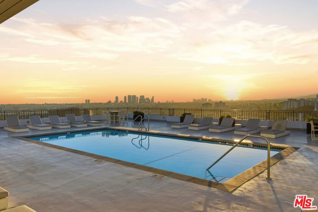 1100 Alta Loma Road