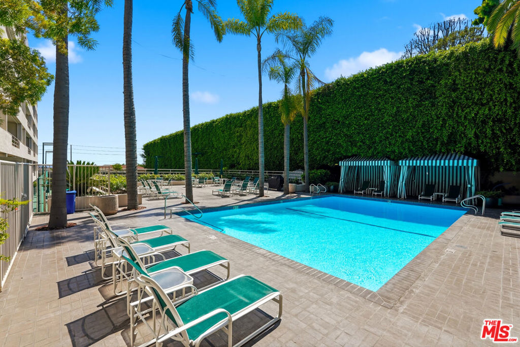 1131 Alta Loma Road
