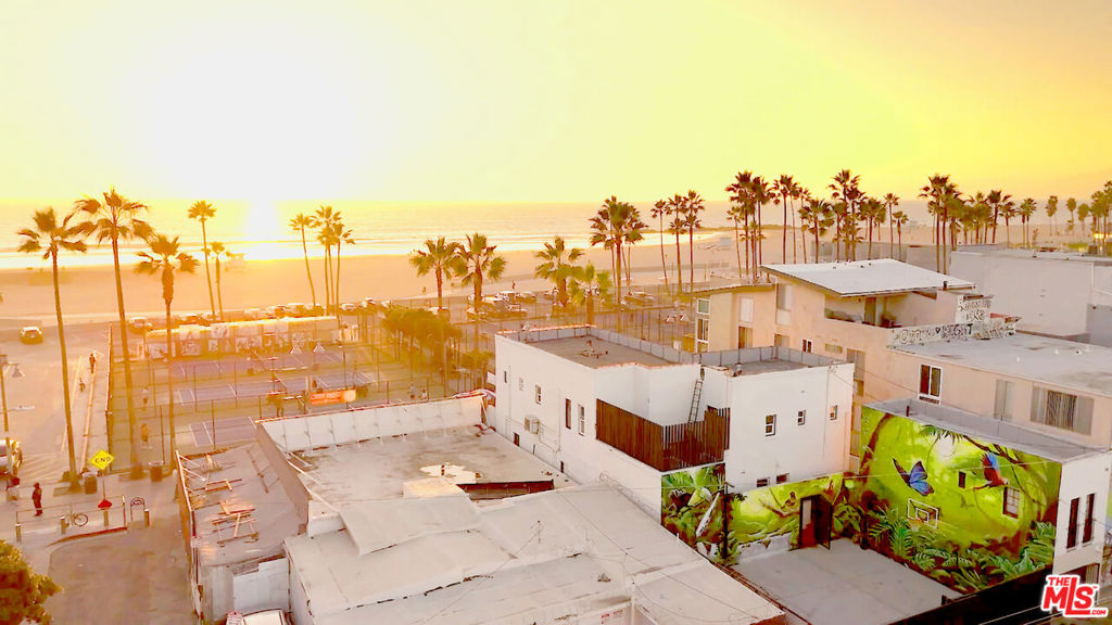 1915 Ocean Front Walk