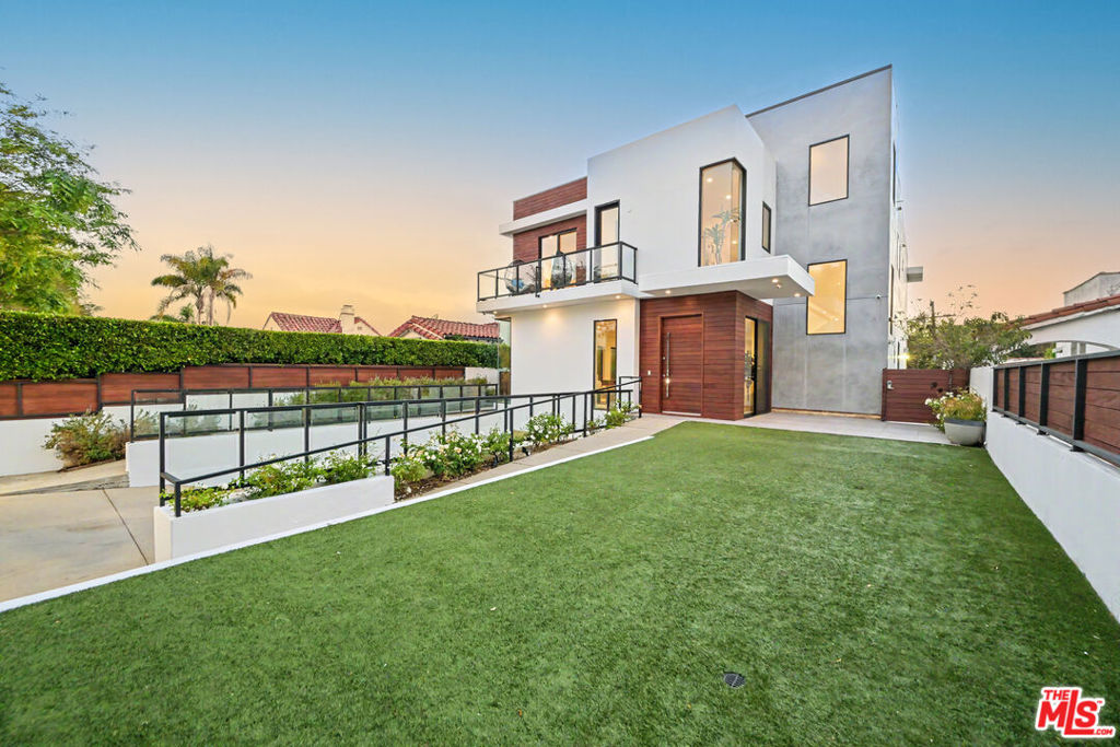 1529 Point View Street