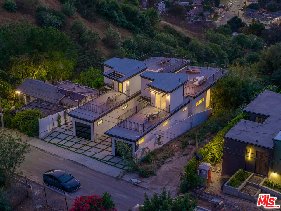 3005 Amethyst Street