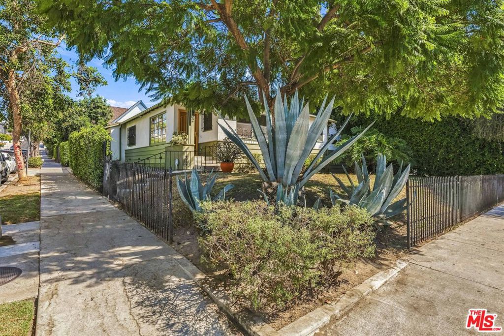 402 Coronado Street
