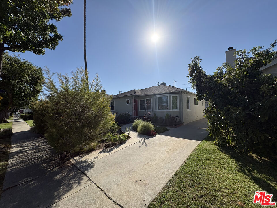 2723 Canfield Avenue